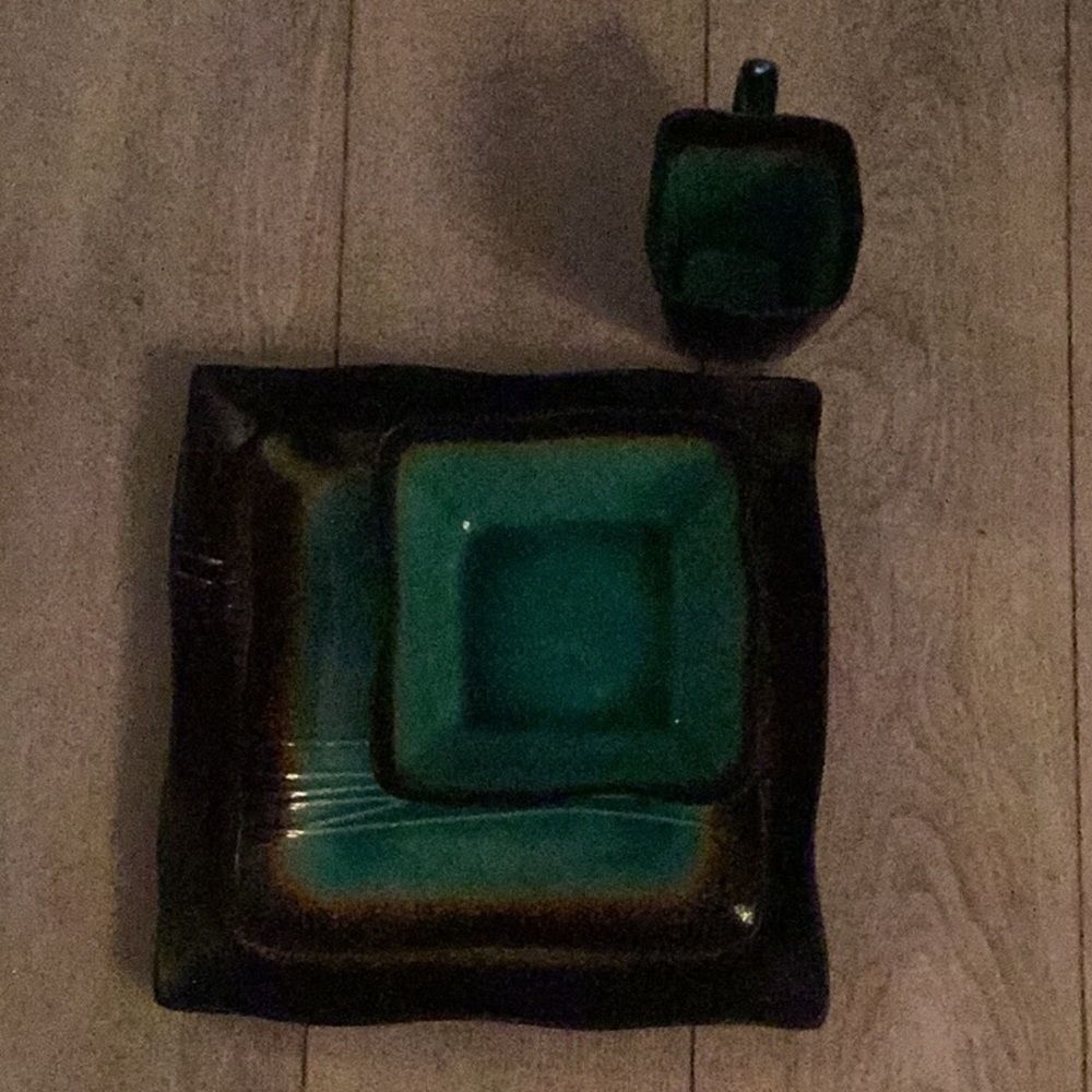 28 pc Baum Galaxy Jade. 7 place settings, stoneware green set.